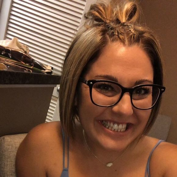 Meet your Posher, Chrystan - Picture 1 of 1